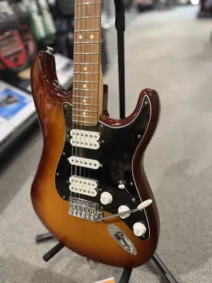 Fender - Player Stratocaster HSH Pau Ferro - Tobacco Sunburst 3